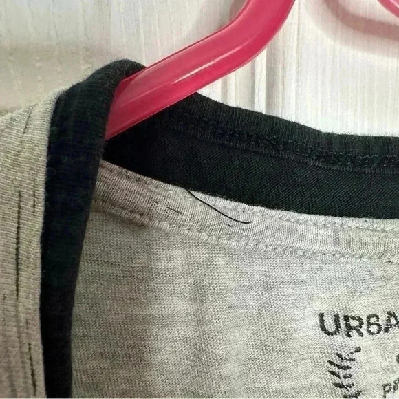 Urbanology T-Shirt V-Neck Grey & Black Size Medium - Picture 10 of 16